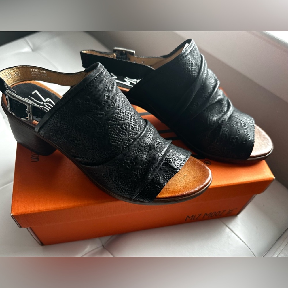 Miz Mooz Black Embossed Leather Slingback Heeled Sandal Shoes Size 9 40 NIB